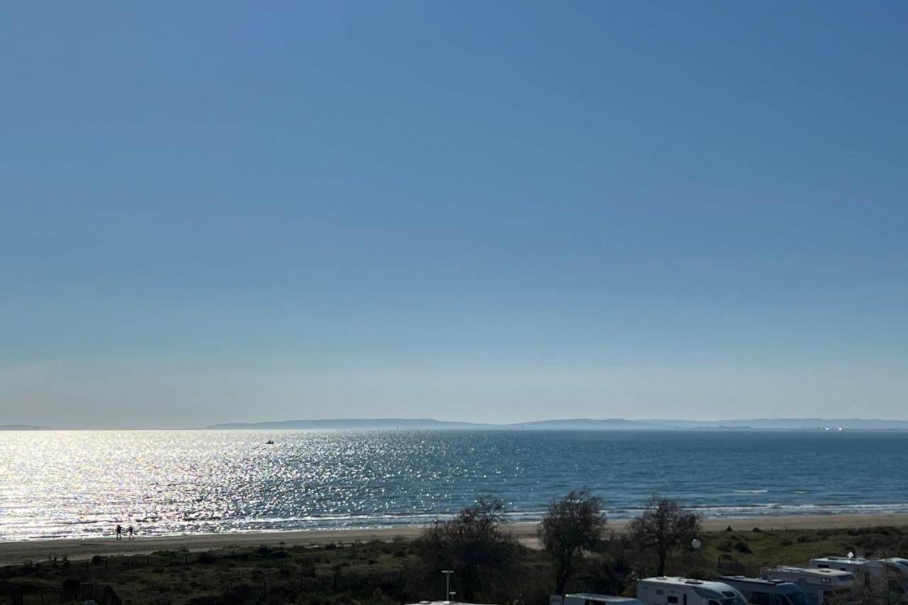 Le Soleil Couchant Studio Vue Mer Le Grau-du-Roi Luaran gambar